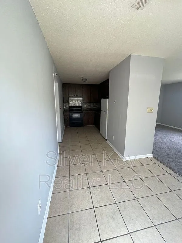 2 bed, 1.0 bath, $850 — Photo 4