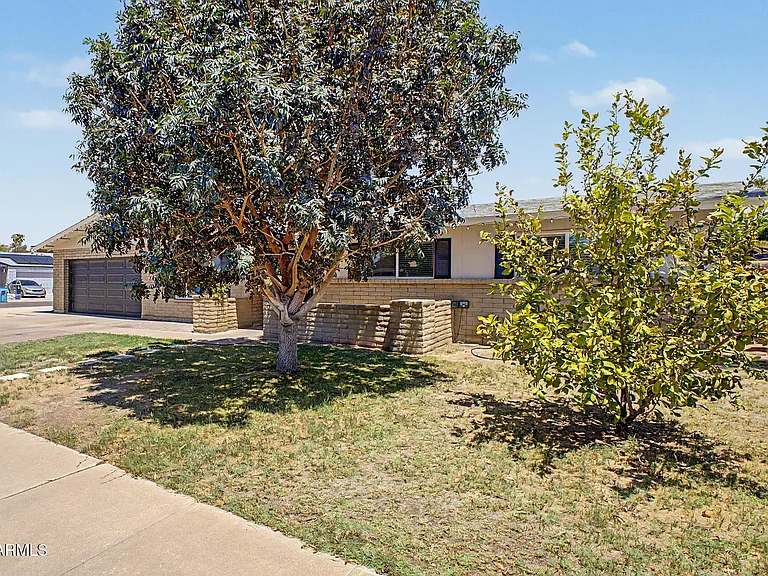 10217 N 37th Ave — Photo 4