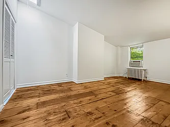 Rented by R New York