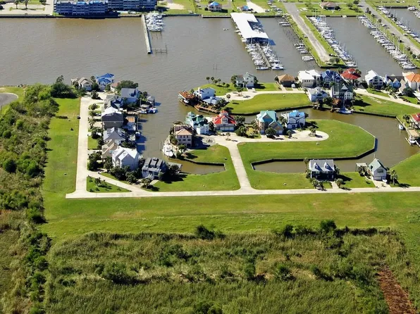 400 Island Way, Port Arthur, TX 77640