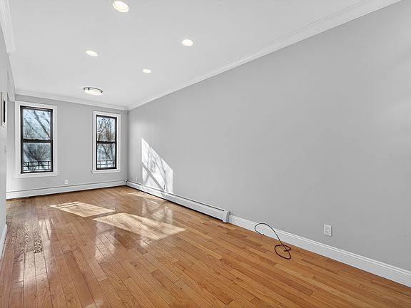 4th image of 2295 Pacific St #2