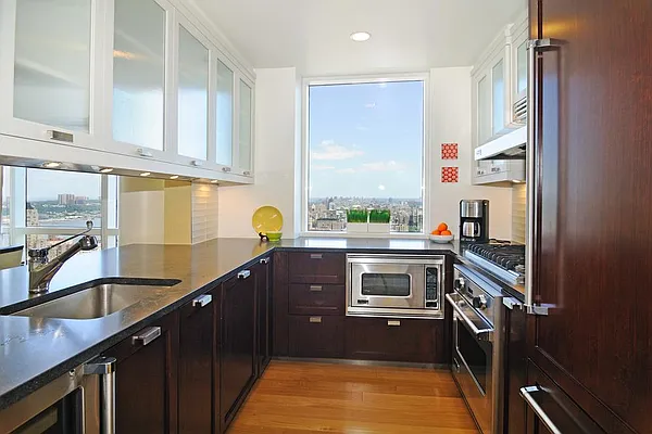 Sold by Corcoran | media 14