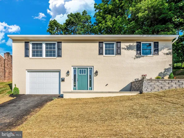 10910 Tennebrook Rd, Hagerstown, MD 21740