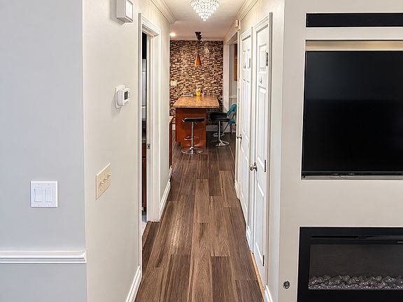 4th image of 8 Gentian Dr