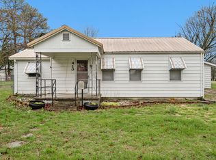 410 E Plumb St, Aurora, MO 65605