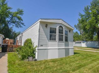 2423 Estabrook Dr, Grand Forks, ND 58201