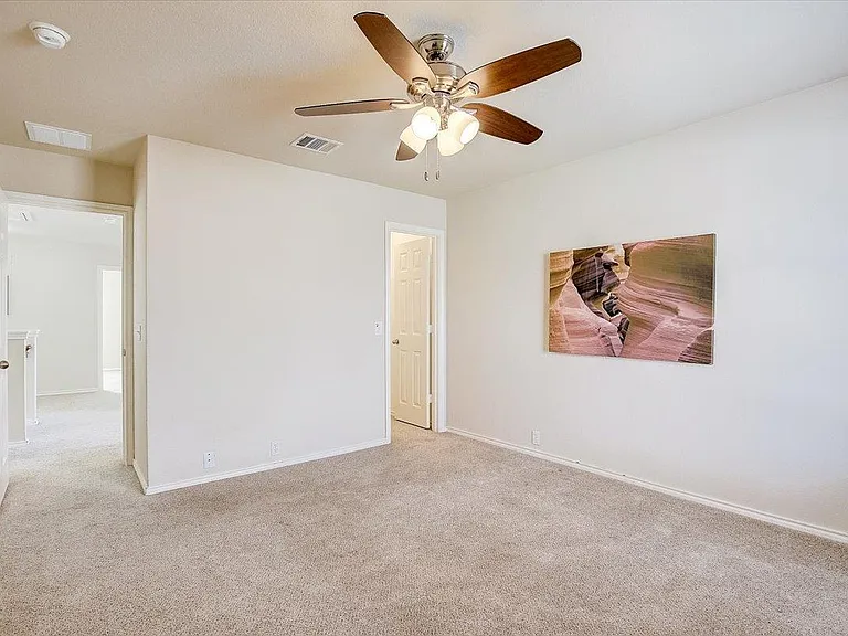 537 Golden Creek Dr — Photo 35