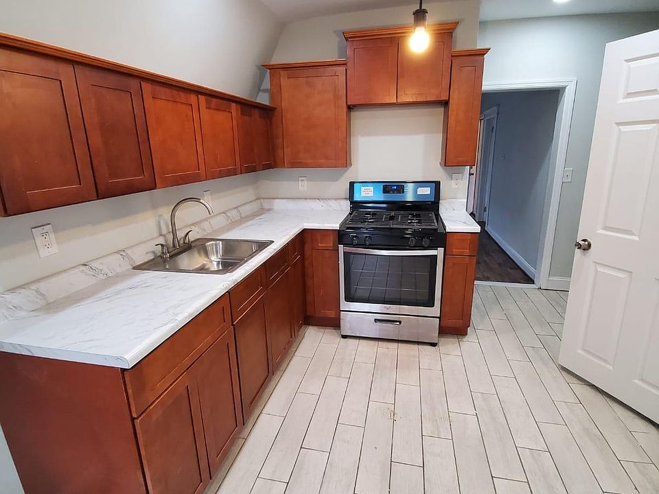1st image of 176 Seymour Ave #3