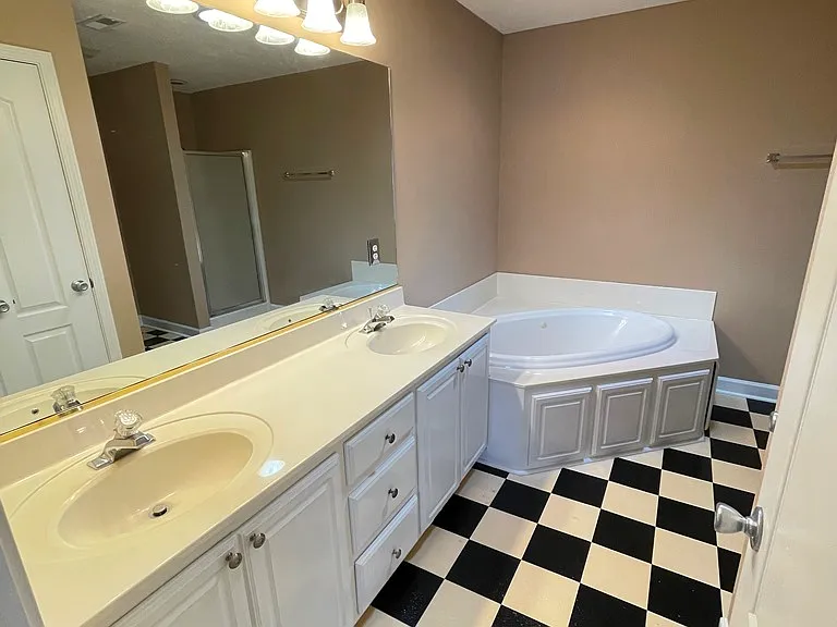 3436 Westgate Dr — Photo 27