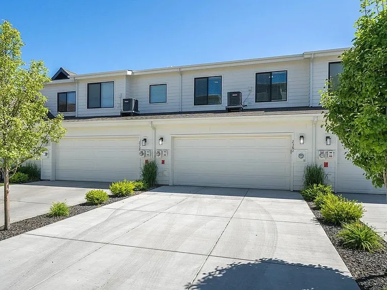 W Centennial Pl — Photo 18