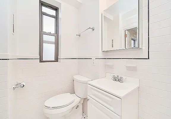 3rd image of 850 Amsterdam Ave #E