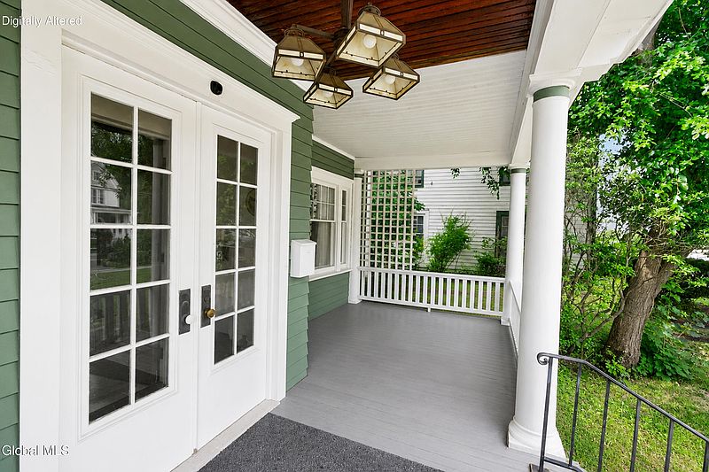 2nd image of 253 Main Street