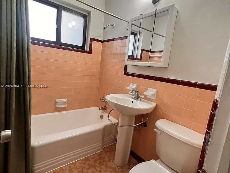3240 SW 57th Ave — Photo 6