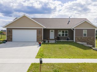 705 Crestview Dr, Reedsburg, WI 53959