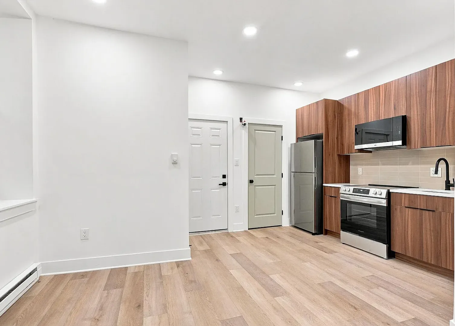 3206 W Dauphin St — Photo 4