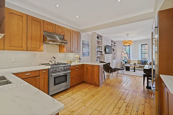 Sold by Avenue Sotheby's International Realty | media 2