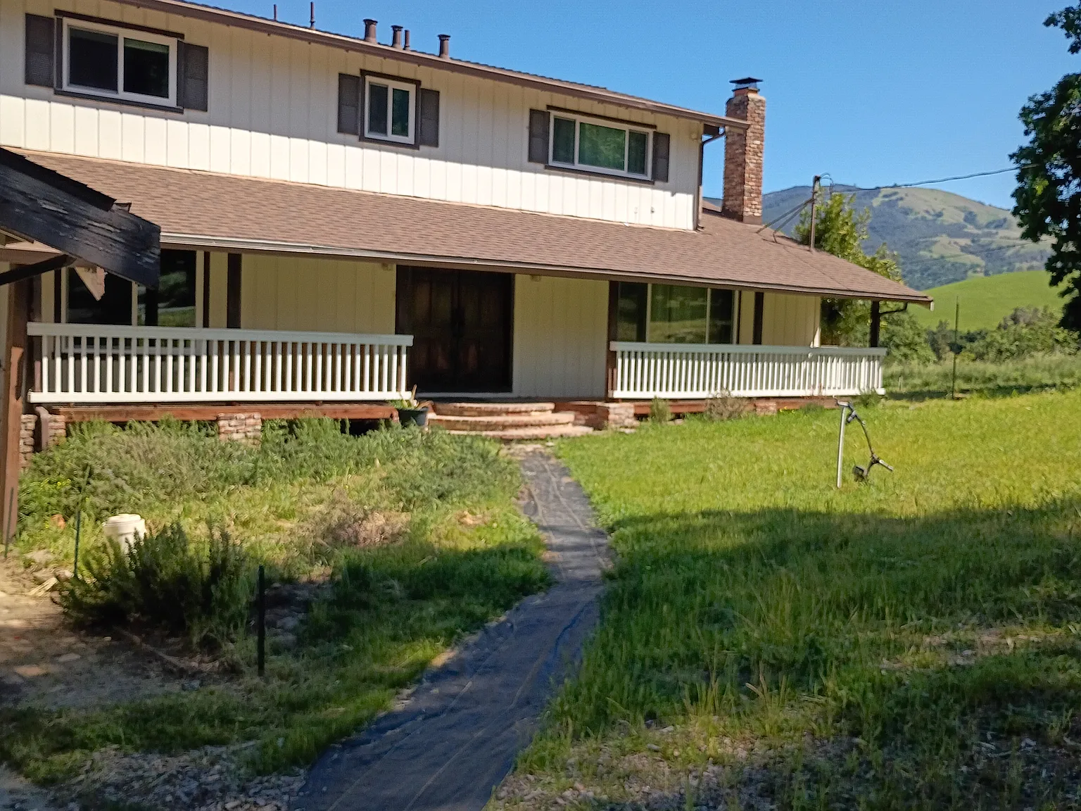4 bed, 2400 sqft, $6,000 — Photo 1