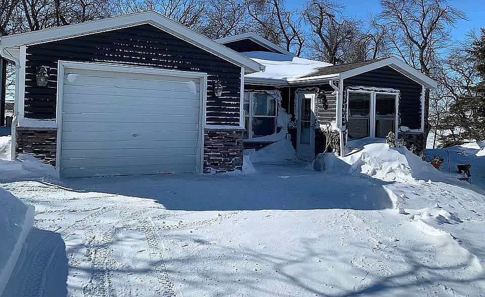 2nd image of 794 E Lake Hendricks Dr