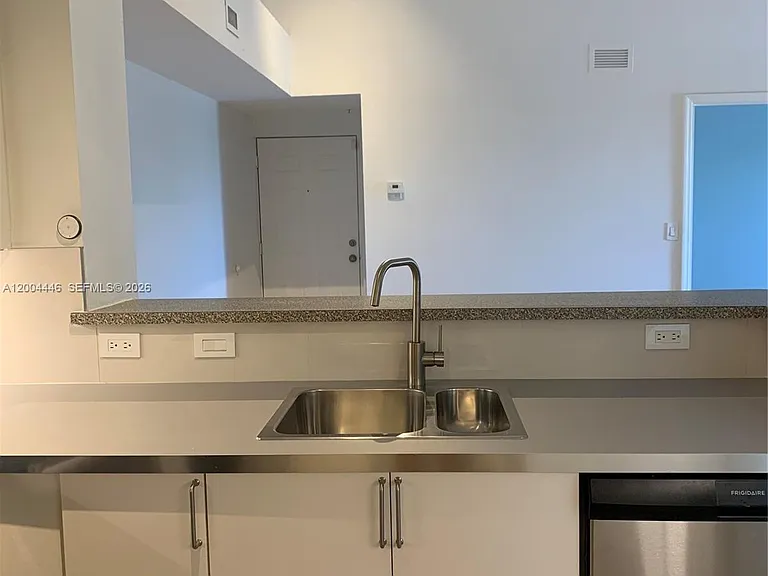 2200 E Preserve Way #301 — Photo 5
