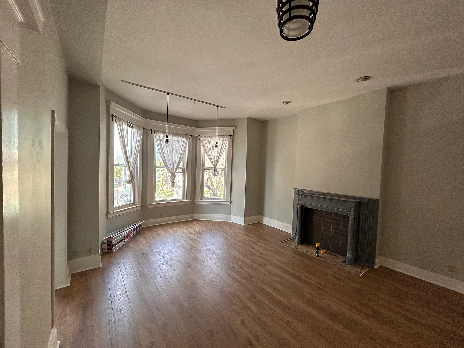 2 bed, 1.5 bath, 1300 sqft, $1,900 — Photo 2