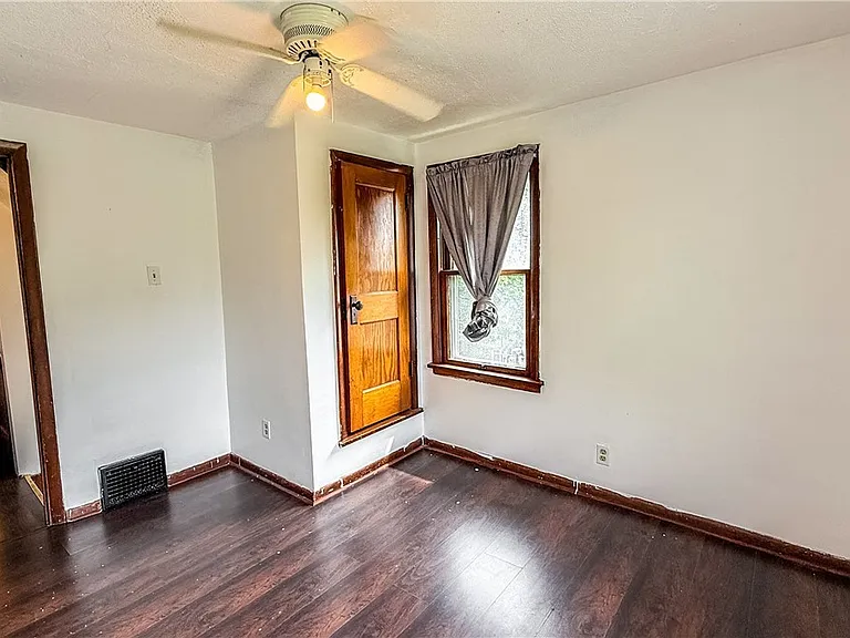 987 Boone St — Photo 19