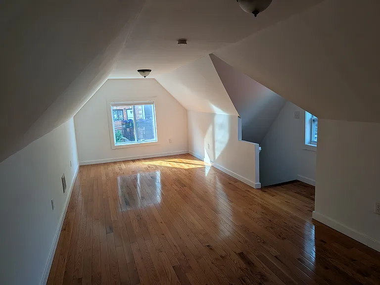1860 Morningside Ave — Photo 9
