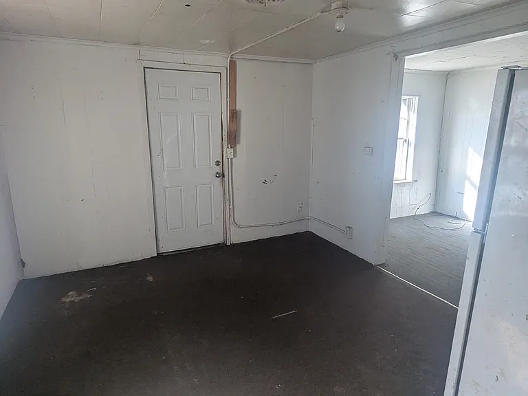 1714 S Lydia Ave — Photo 4