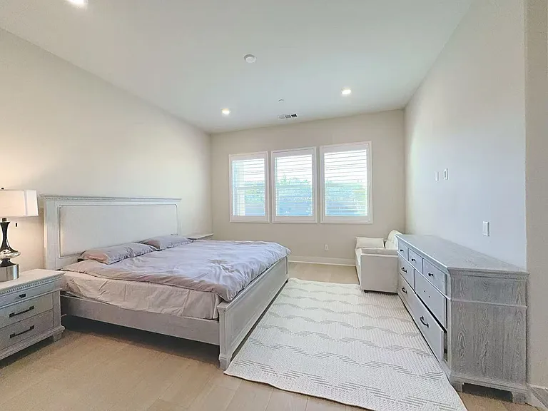 504 Cultivate — Photo 12