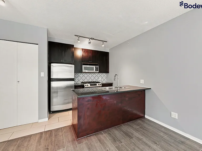 1001 Homer St #301 — Photo 5