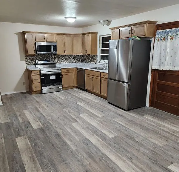 511 Roland St — Photo 1