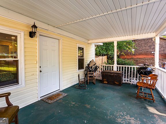 5th image of 521 Green St