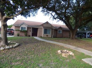 802 Lindenwood Dr, Baytown, TX 77520