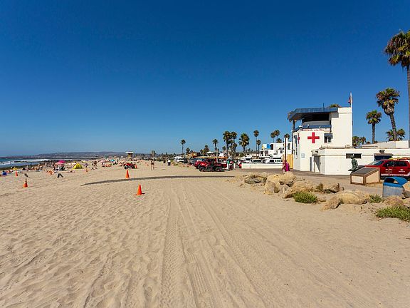 5th image of 4960 Santa Monica Ave Unit 13