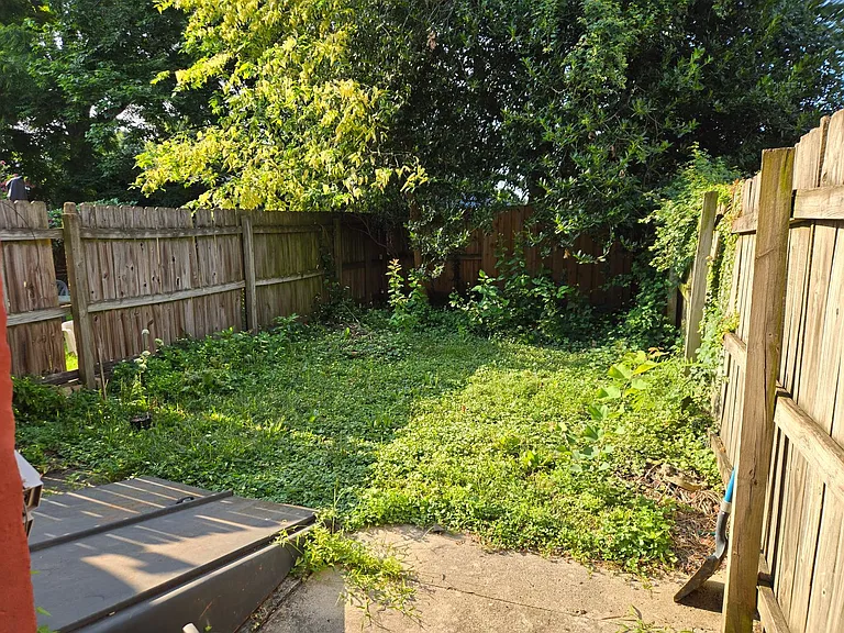 562 W Lemon St — Photo 16
