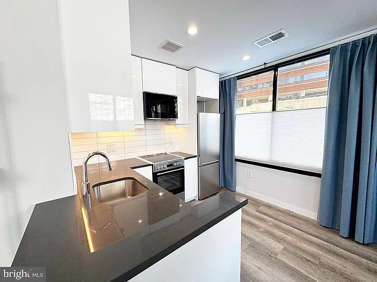 700 Roeder Rd #103 — Photo 4