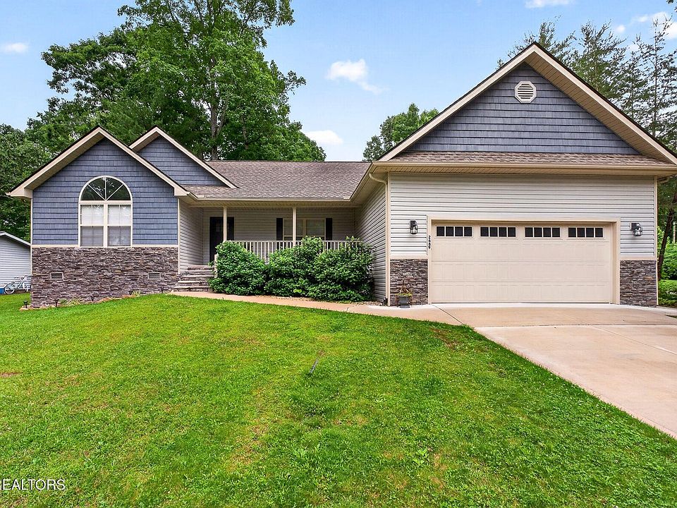 1st image of 2689 Spruce Loop
