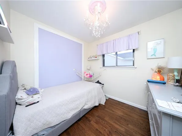 969 Armstrong Avenue image 23 of 34