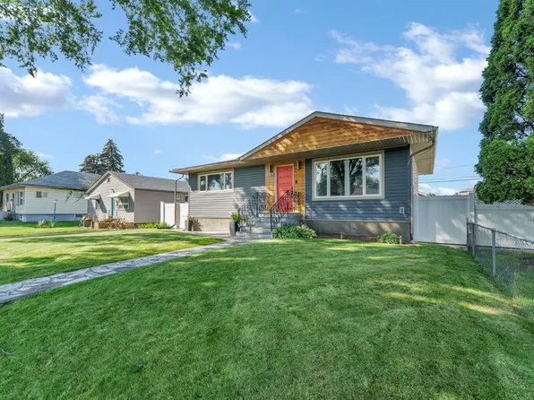 130 S 11th St NE, Medicine Hat, AB T1A 5T1
