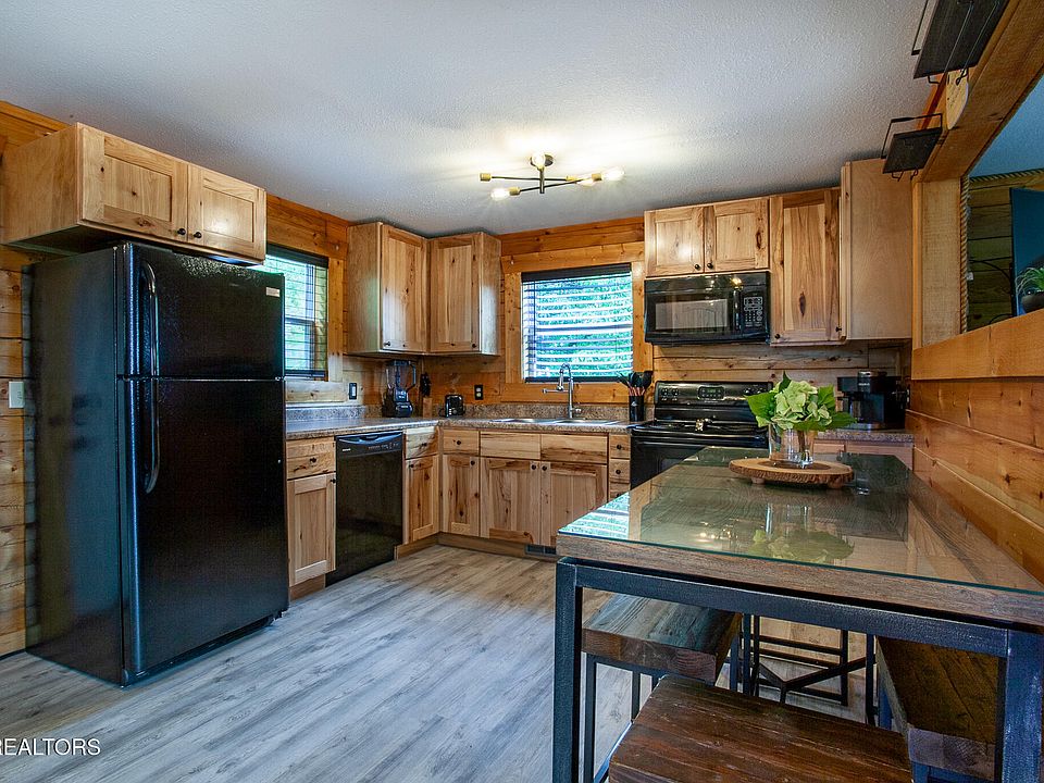 16th image of 920 Falcon View Way