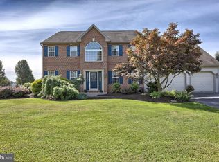 33 Glenview Dr, Fleetwood, PA 19522