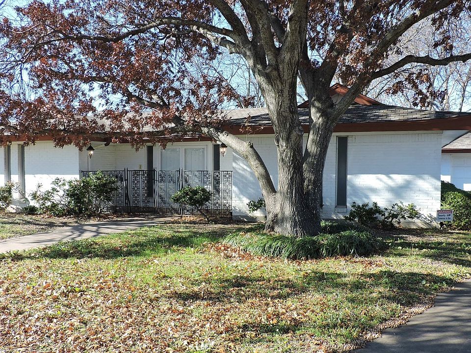 1st image of 3800 Busseron Dr