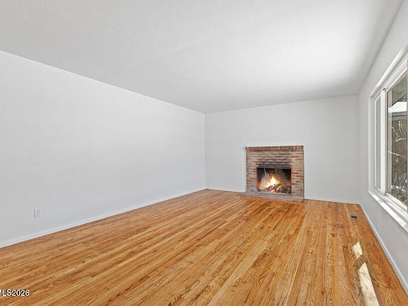 4th image of 810 Lahontan Way