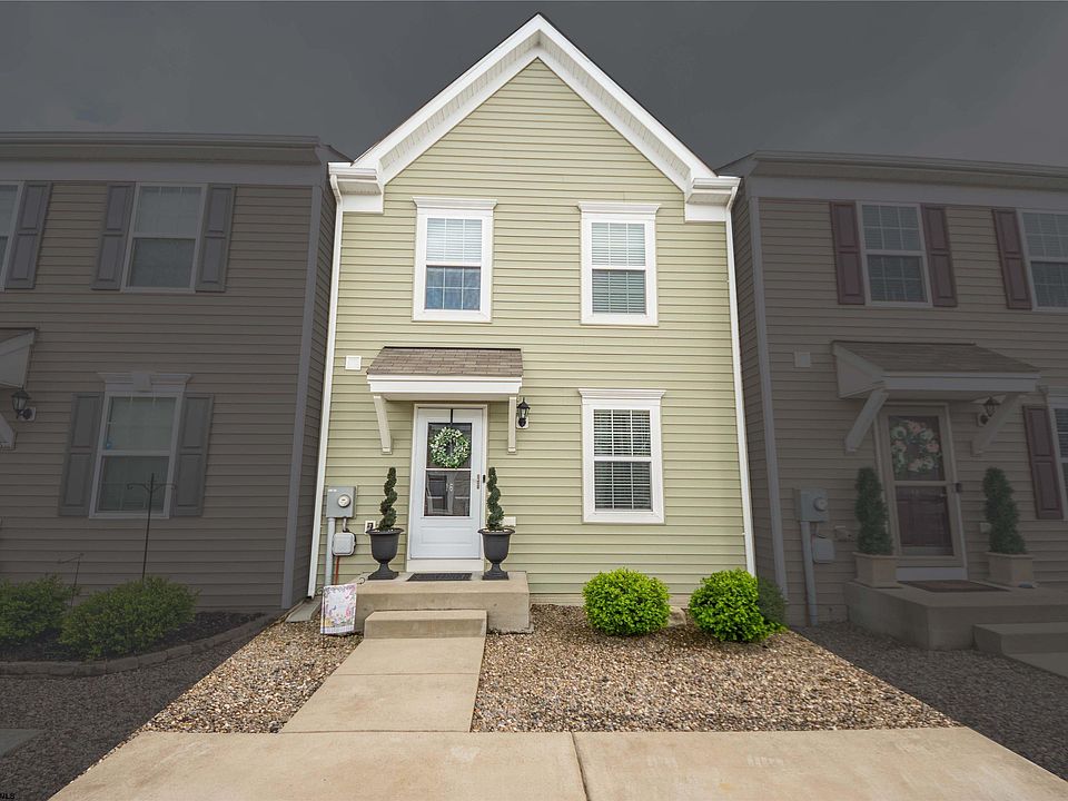 1st image of 16 Stafford Cir