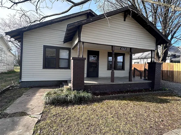 613 W 15th St, Ada, OK 74820