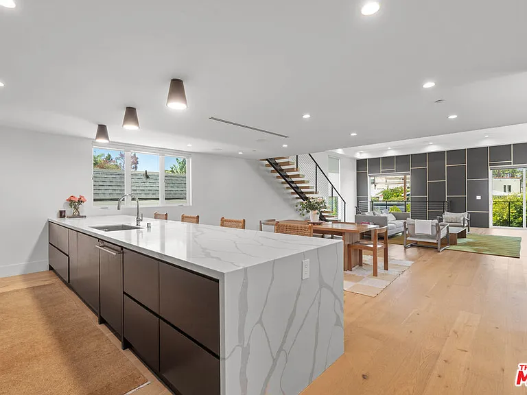 656 California Ave — Photo 15