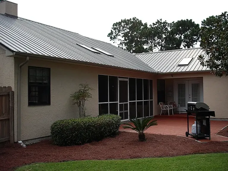 604 Mallory Dr — Photo 6