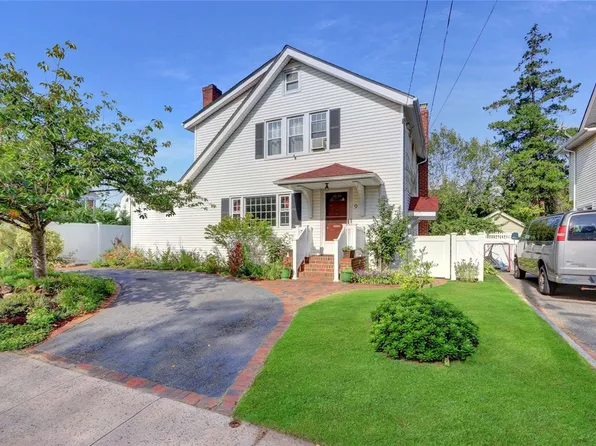 9 Samuel Place, Lynbrook, NY 11563