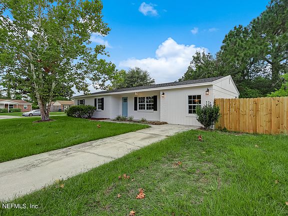 2nd image of 2212 BLYTH Court