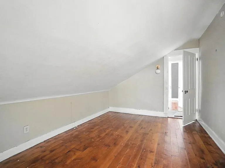 843 Overton St — Photo 27