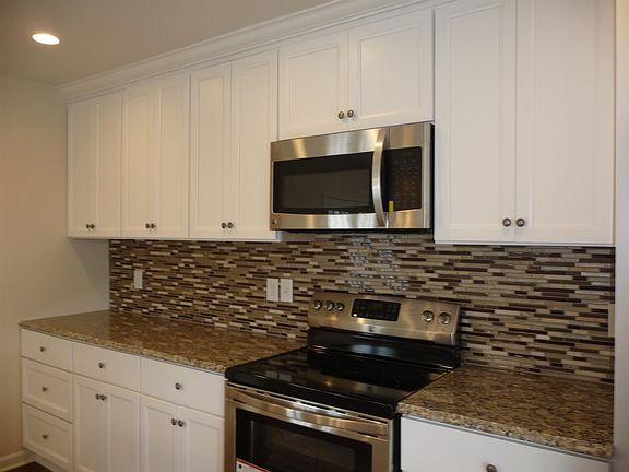 4th image of 2640 Woodberry Dr